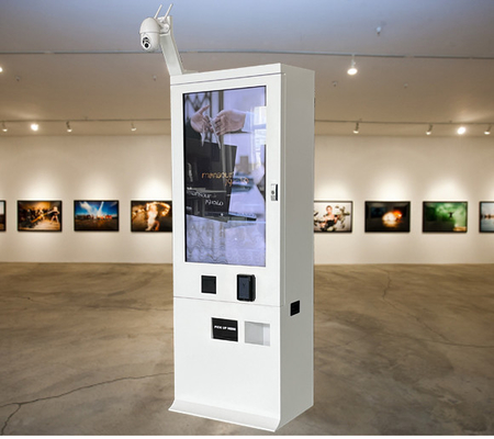 Innovative Jewelry Vending Machine Convenient With Camera And Big Screen