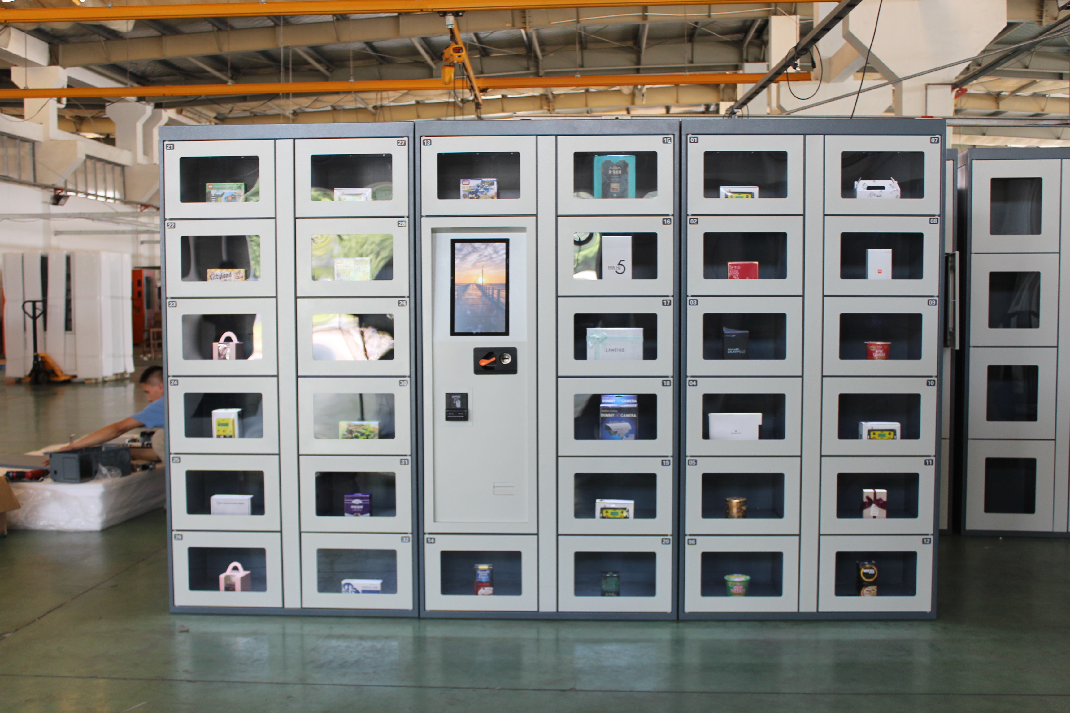 Box Tooling PPE Vending Machine With Vending Locker System for